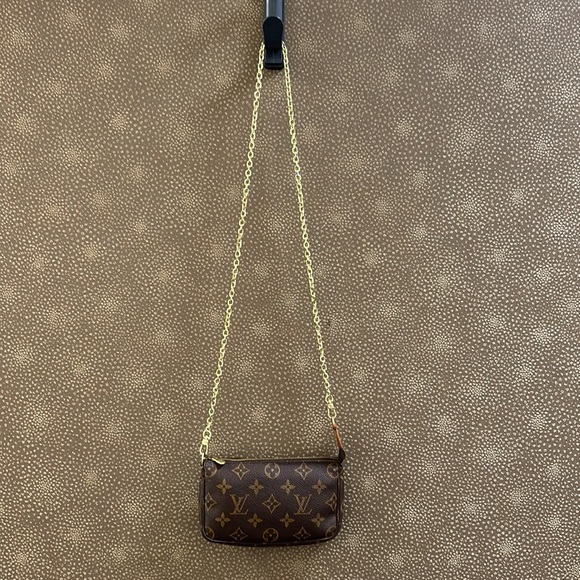 🔥🔥🔥Authentic Louis Vuitton Clutch Pouch Crossbody Bag - Picture 4 of 16